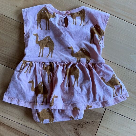 Baby Skirted Onesie‎ - Picture 2 of 4